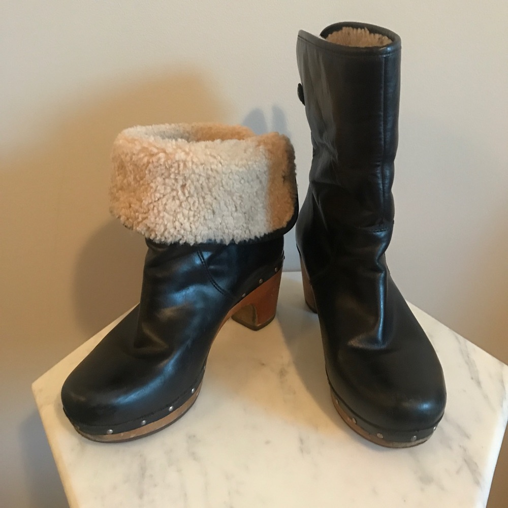Ugg Lynnea Black Leather Shearling Clog Boots 9